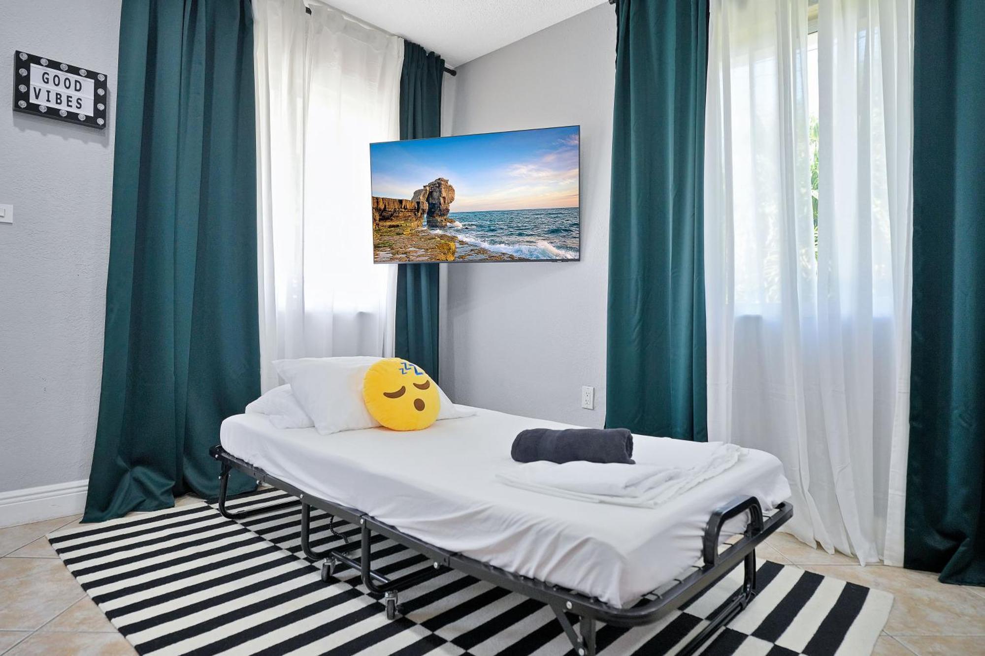 Vacay Spot Happy Escape 15 Min Beach Massage Shower Prime Loc! 6 Blocks Away From Bars, Nite Clubs, Res, Shops Маямі Екстер'єр фото